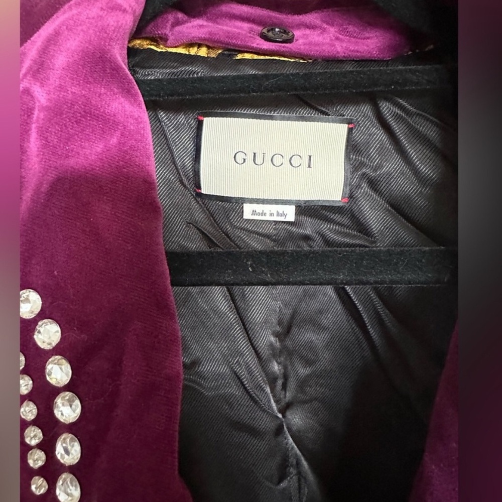 Gucci x Vintage and costume made
Size: Men's 46R

$3,800 10% off - Picture 3 of 7